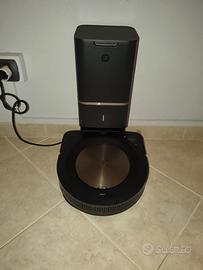 Robot Roomba aspirapolvere 