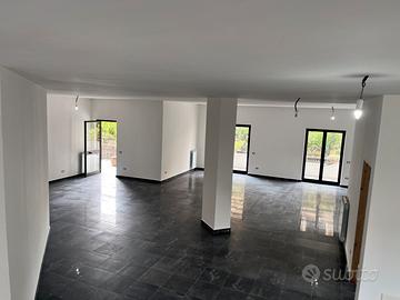 Locale ufficio/laboratorio/magazzino