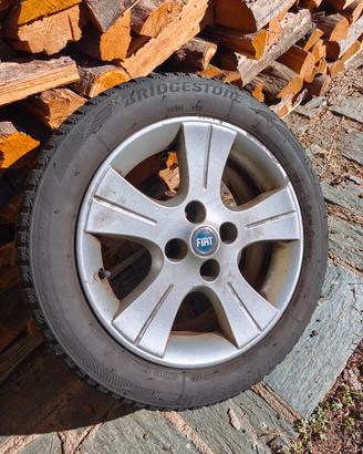n. 4 gomme invernali e n. 4 cerchi 185 55 R15 86H
