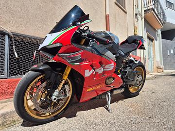 ducati panigale v4s full carbon termignoni