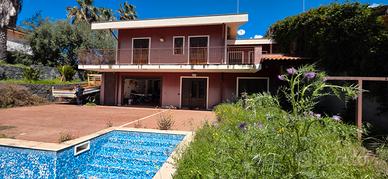Aci Bonaccorsi bella villa singola con piscina