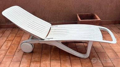 Un  Lettino prendisole relax
