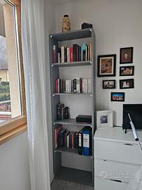 libreria moderna grigia
