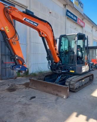 Miniescavatore Develon DX63