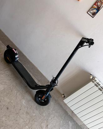 Monopattino elettrico ninebot f2