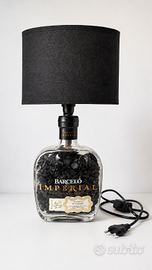 Lampada artigianale design con bottiglia rum