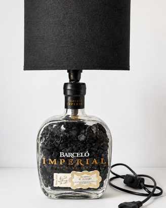 Lampada artigianale design con bottiglia rum