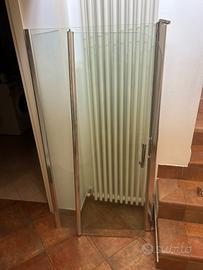 Parete in vetro per  vasca da bagno