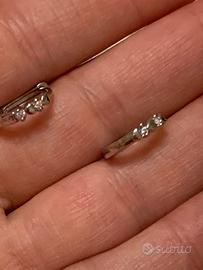 Orecchini a cerchi con cuori è strass