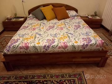 Letto e comodini in noce nazionale