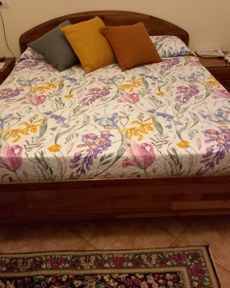 Letto e comodini in noce nazionale