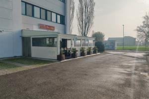 Pizzeria avviata 10 anni - 70 posti - attrezzatura