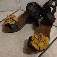 Sandali zeppa con fiore
