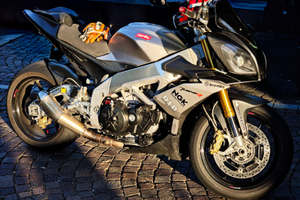 Aprilia tuono v4 r