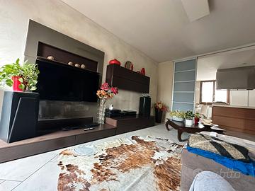 mobile da sala con porta TV e cassetti