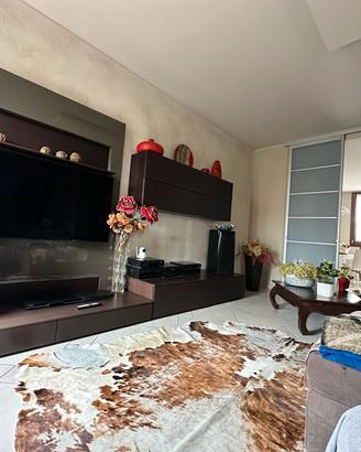 mobile da sala con porta TV e cassetti