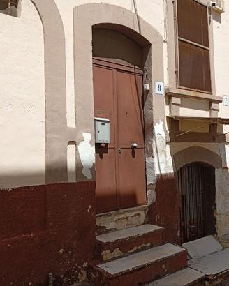 Palazzina d'epoca con scantinato e lastrico solare