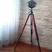 lampada da campo o navale  su treppiedi 
