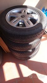 4 Pneumatici 175/65R15 su cerchi in lega Mini R 52