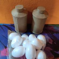 Materiale creativo (ovetti e vasetti)