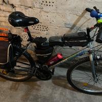 Bicicletta Mountain bike accessoriata