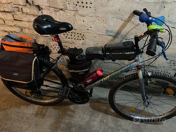 Bicicletta Mountain bike accessoriata