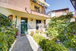 VILLA A SCHIERA DI TESTA!