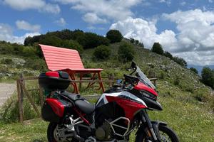 Multistrada V4S travel e radar