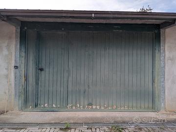 Porta basculante garage in ferro