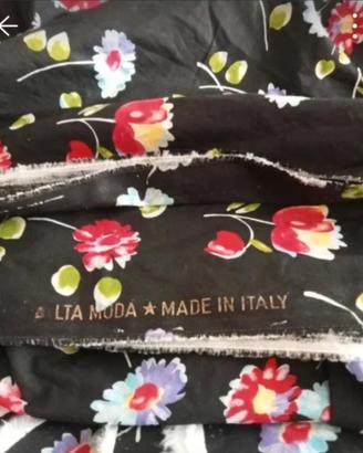 scampolo tessuto nero con fiori cotone 
