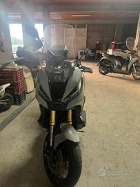 Honda xadv 2021 con 20000 km