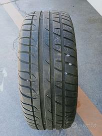 Gomme TAURUS 205/50 R16