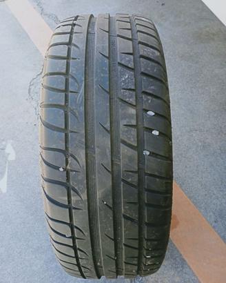 Gomme TAURUS 205/50 R16