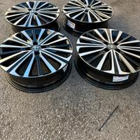 Set cerchi  in lega 17 nero lucido lavorio