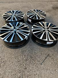 Set cerchi  in lega 17 nero lucido lavorio