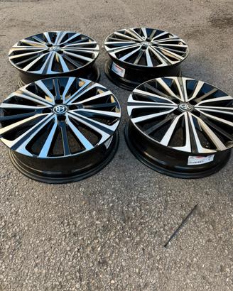 Set cerchi  in lega 17 nero lucido lavorio