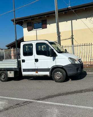M125 - FURGONE IVECO 35 S E4 DAILY 7 POSTI