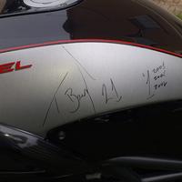 Ducati Diavel autografata da Troy Bayliss