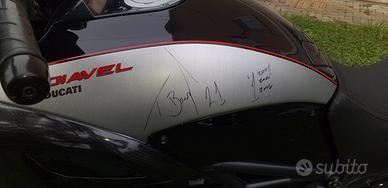 Ducati Diavel autografata da Troy Bayliss