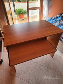 Scrivania con porta tastiera – 90x60 cm
