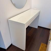 Scrivania piccola con specchio