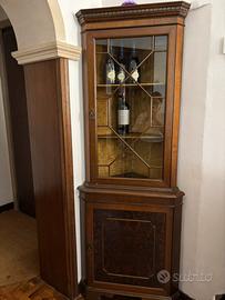 Angoliera in legno con tappezzeria