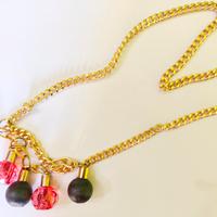 collana color oro con pietre
