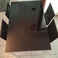 Tavolo allungabile con sedie