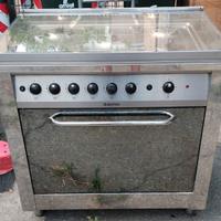 Cucina a gas 5 fuochi con forno ariston
