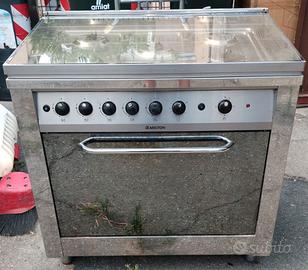Cucina a gas 5 fuochi con forno ariston