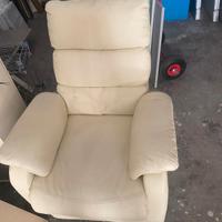 poltrona in color panna 