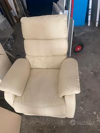 poltrona in color panna 