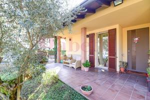 Villa bifamiliare Mariano Comense [660VRG]