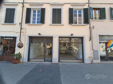 Negozio 100 mq Piazza San Domenico, 27 Prato